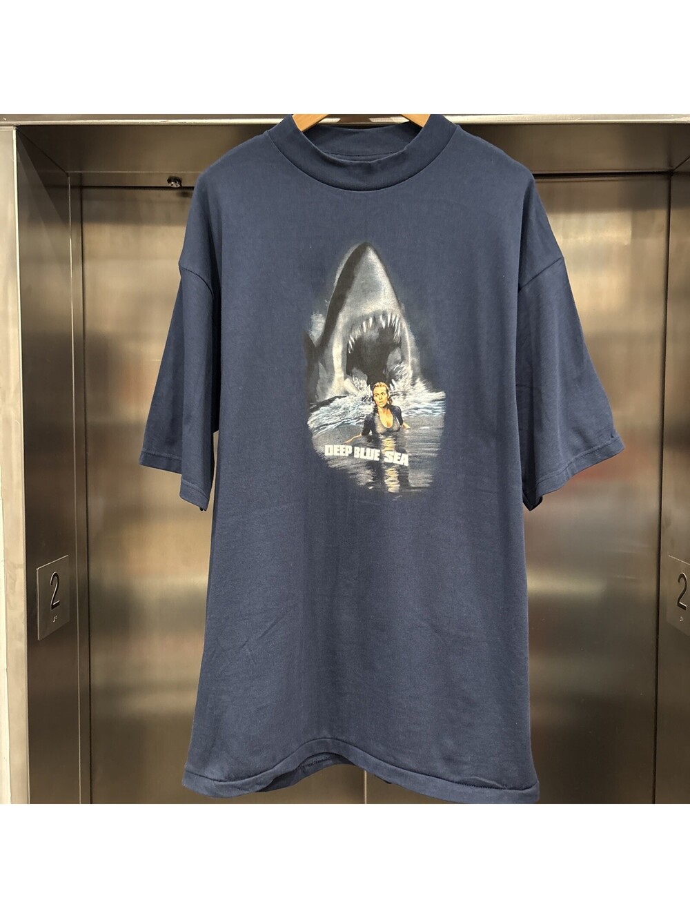 Vintage 1999 Deep Blue Sea Movie Promo T-Shirt Sz XL